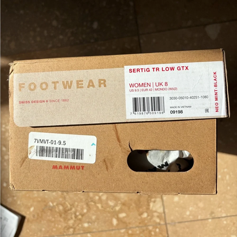 Mammut Sertig TR Low GTX Hiking Shoes - In Box - Neo Mint and Black - Picture 4 of 4